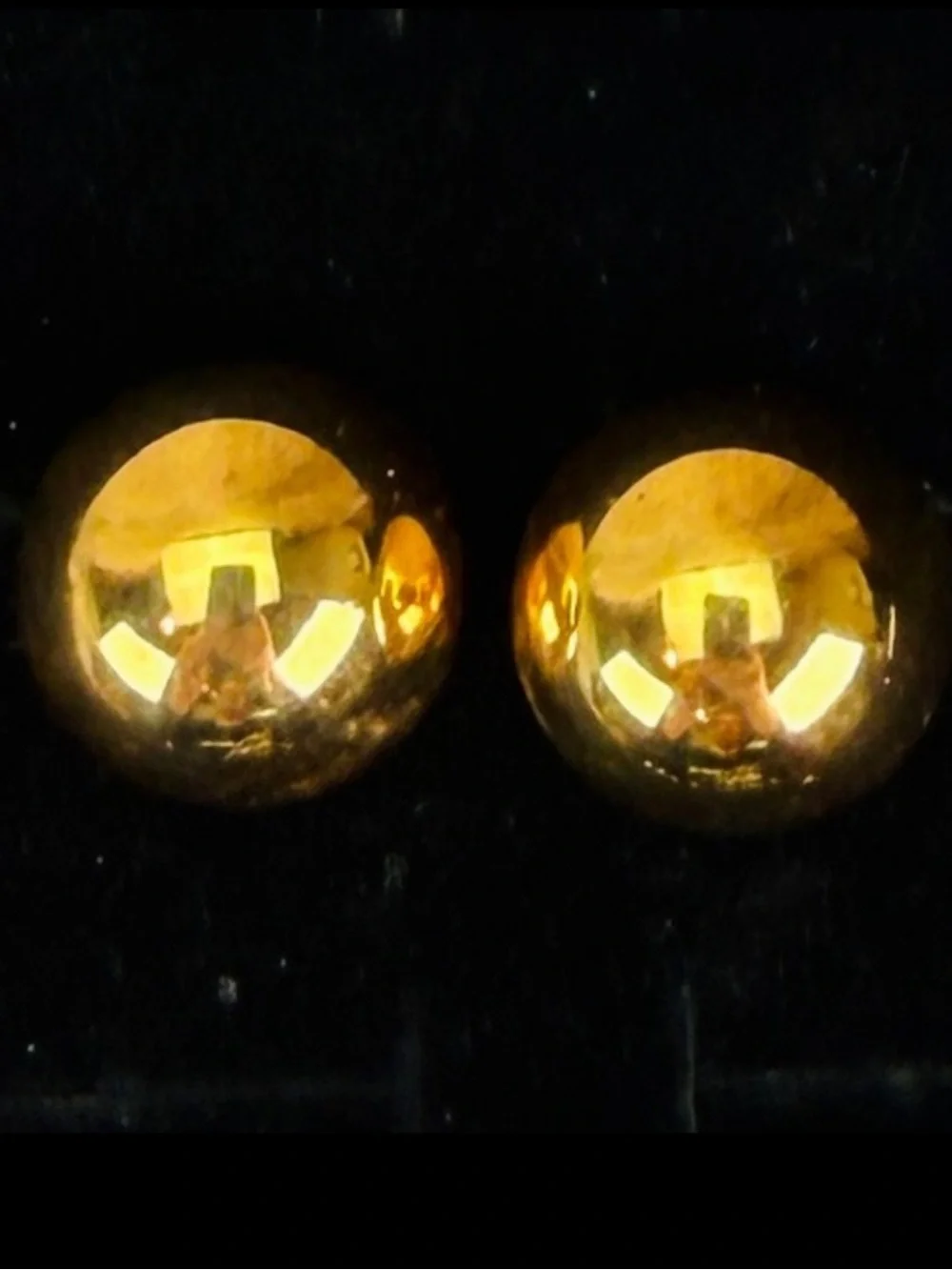 Pretty vintage, raised half ball costume goldtone pierced earrings